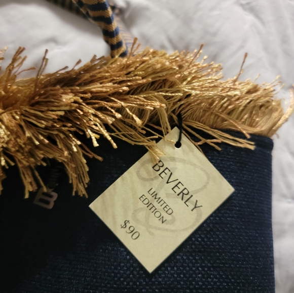 Handbags - Picture 2 of 4